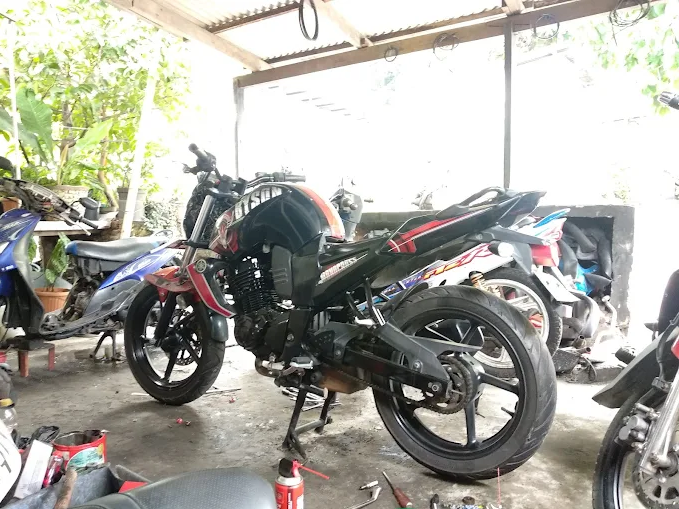 Interior Bengkel Motor Modern Semarang